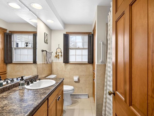 1221 DIVISION STREET, Green Bay, WI 54303