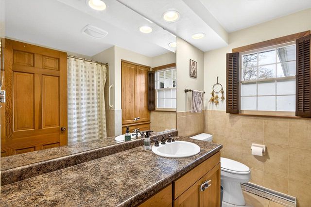 1221 DIVISION STREET, Green Bay, WI 54303