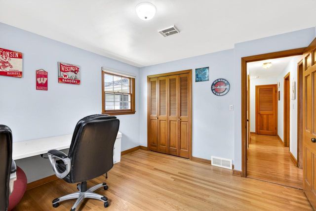 1221 DIVISION STREET, Green Bay, WI 54303