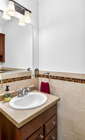 1221 DIVISION STREET, Green Bay, WI 54303