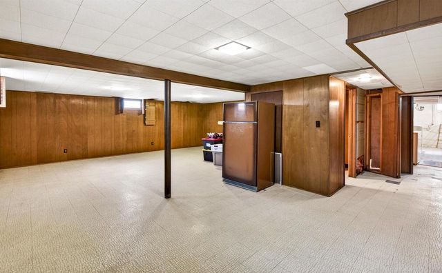 1221 DIVISION STREET, Green Bay, WI 54303