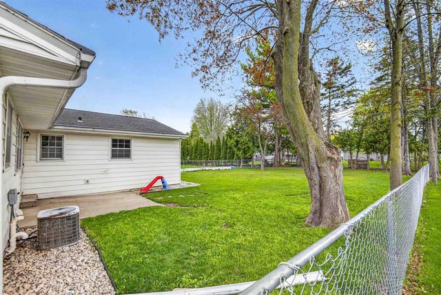 1221 DIVISION STREET, Green Bay, WI 54303