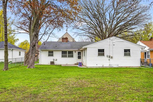 1221 DIVISION STREET, Green Bay, WI 54303