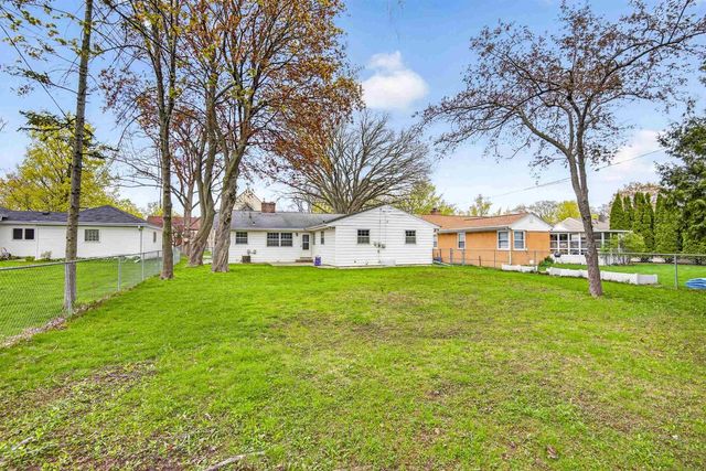 1221 DIVISION STREET, Green Bay, WI 54303