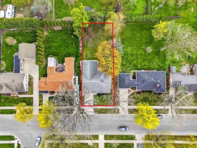 1221 DIVISION STREET, Green Bay, WI 54303