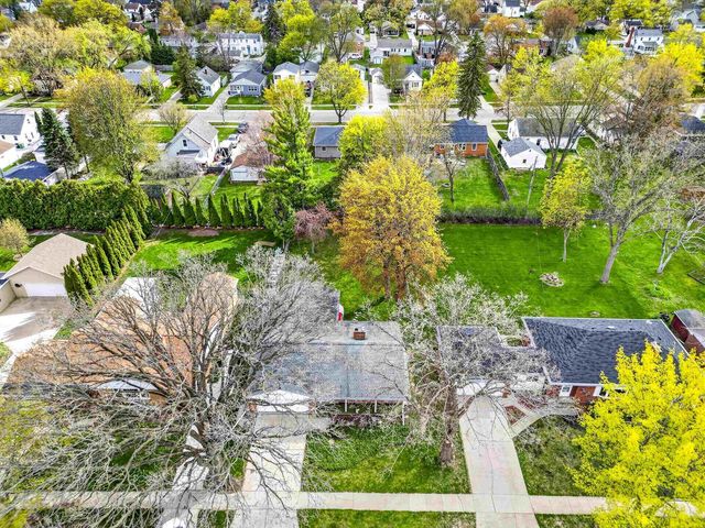 1221 DIVISION STREET, Green Bay, WI 54303