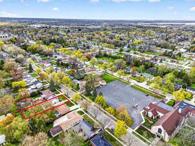 1221 DIVISION STREET, Green Bay, WI 54303