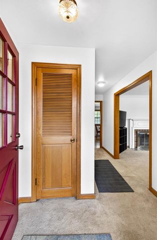1221 DIVISION STREET, Green Bay, WI 54303