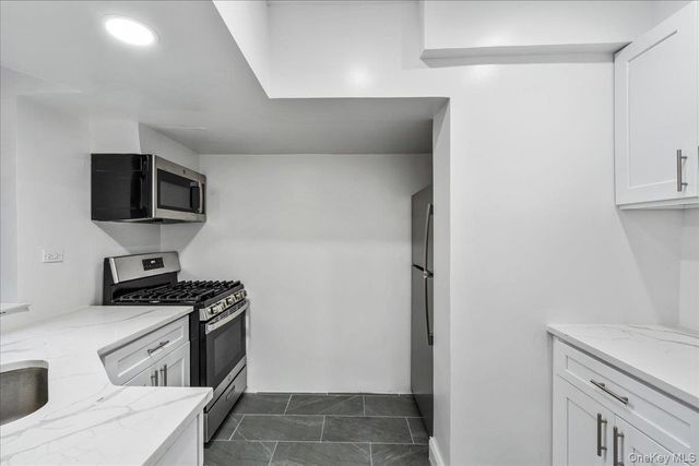 139-15 83rd Avenue B32, Briarwood, NY 11435