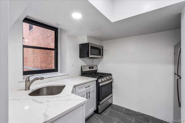139-15 83rd Avenue B32, Briarwood, NY 11435