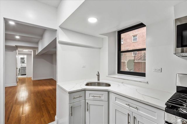 139-15 83rd Avenue B32, Briarwood, NY 11435