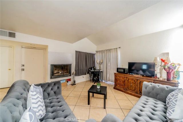 16595 Upland F, Fontana, CA 92335