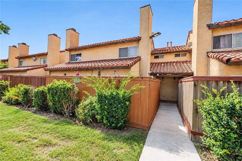 16595 Upland F, Fontana, CA 92335