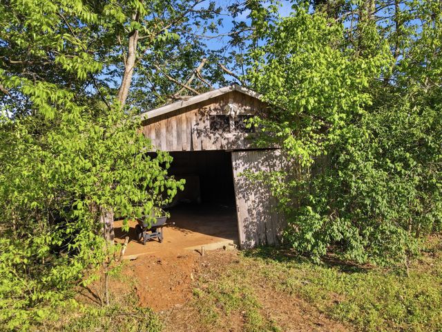 2525 Williamsport Pike, Columbia, TN 38401