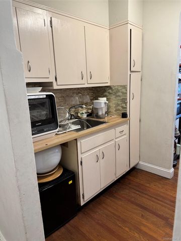 2922 Barnes Avenue 6L, Bronx, NY 10467