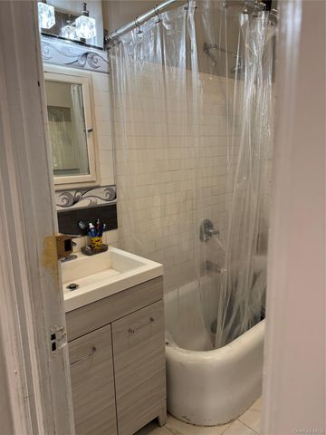 2922 Barnes Avenue 6L, Bronx, NY 10467