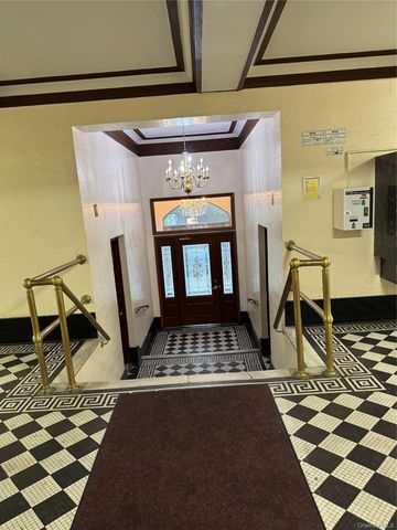 2922 Barnes Avenue 6L, Bronx, NY 10467