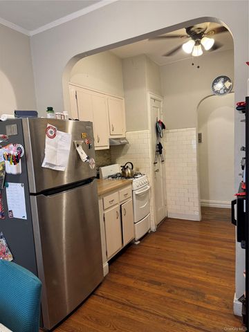2922 Barnes Avenue 6L, Bronx, NY 10467