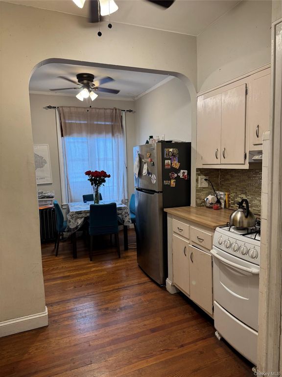 2922 Barnes Avenue 6L, Bronx, NY 10467