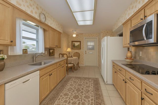 1525 ALLEGHENY DRIVE, Sun City Center, FL 33573