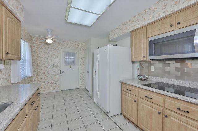 1525 ALLEGHENY DRIVE, Sun City Center, FL 33573