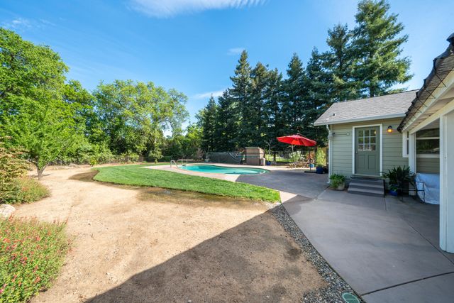 5443 Rosswood Street, Redding, CA 96001