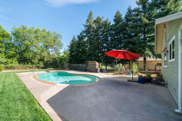 5443 Rosswood Street, Redding, CA 96001