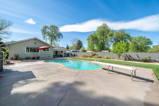 5443 Rosswood Street, Redding, CA 96001