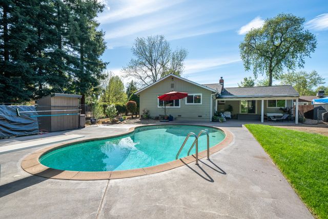 5443 Rosswood Street, Redding, CA 96001