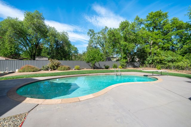 5443 Rosswood Street, Redding, CA 96001