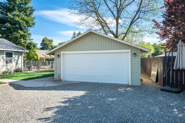 5443 Rosswood Street, Redding, CA 96001