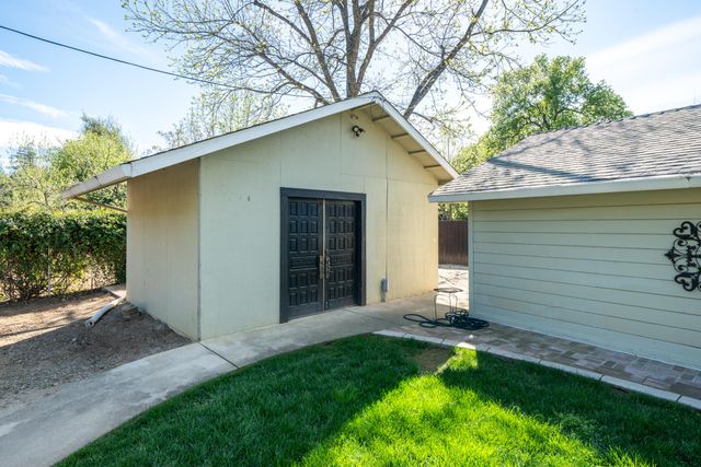 5443 Rosswood Street, Redding, CA 96001