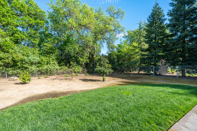 5443 Rosswood Street, Redding, CA 96001