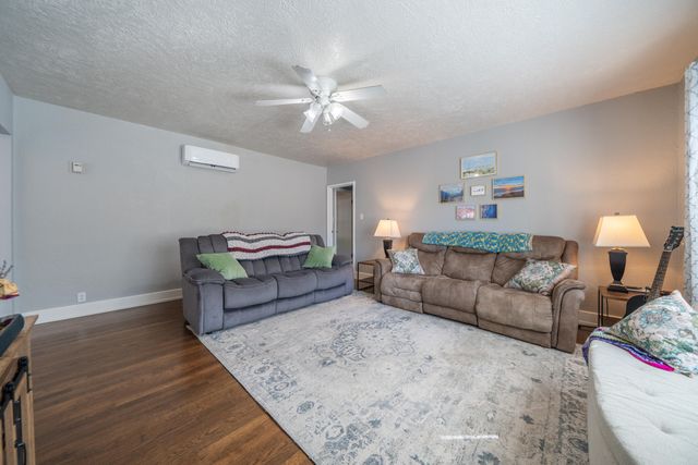 5443 Rosswood Street, Redding, CA 96001