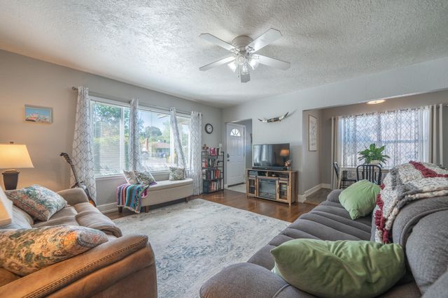 5443 Rosswood Street, Redding, CA 96001