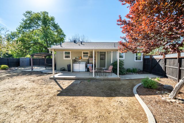 5443 Rosswood Street, Redding, CA 96001