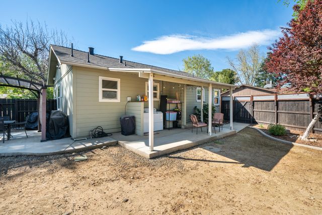 5443 Rosswood Street, Redding, CA 96001