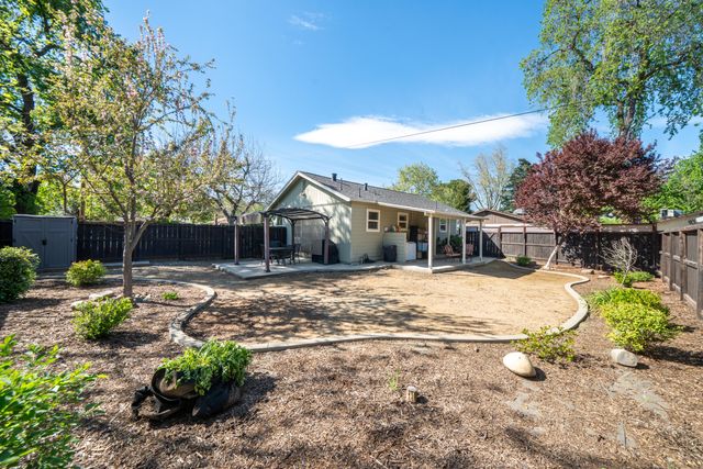 5443 Rosswood Street, Redding, CA 96001