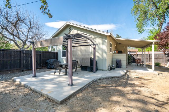 5443 Rosswood Street, Redding, CA 96001