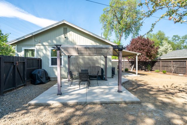 5443 Rosswood Street, Redding, CA 96001