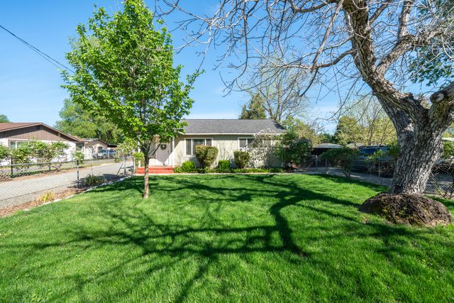 5443 Rosswood Street, Redding, CA 96001