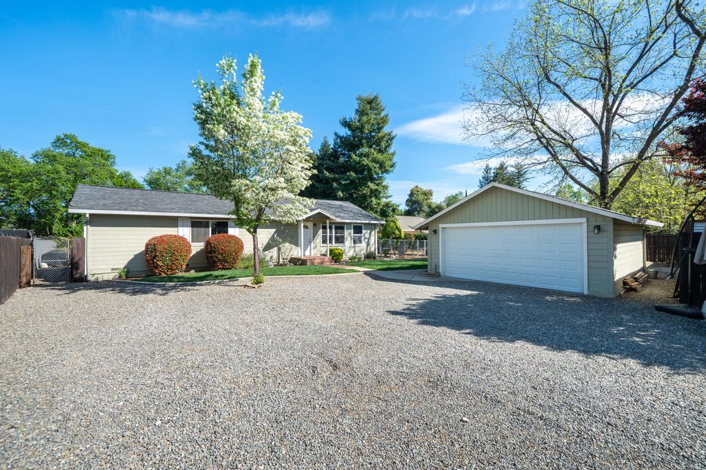 5443 Rosswood Street, Redding, CA 96001