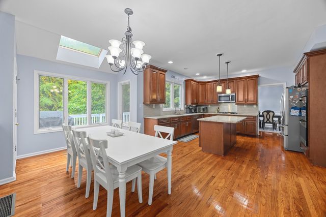 22 Faulkner Rd, Shrewsbury, MA 01545