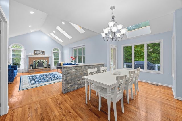 22 Faulkner Rd, Shrewsbury, MA 01545