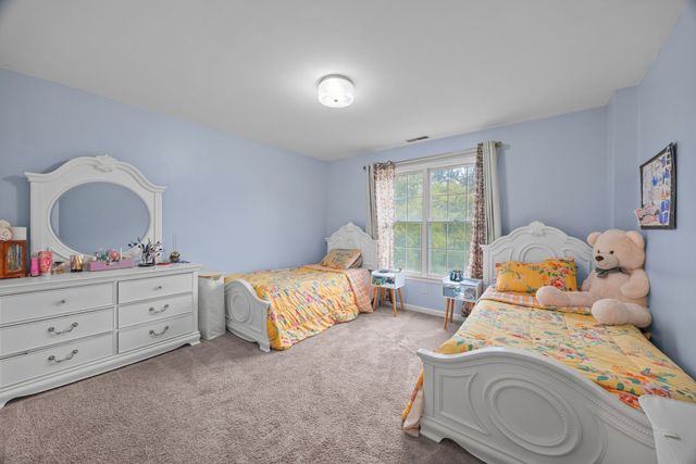 22 Faulkner Rd, Shrewsbury, MA 01545