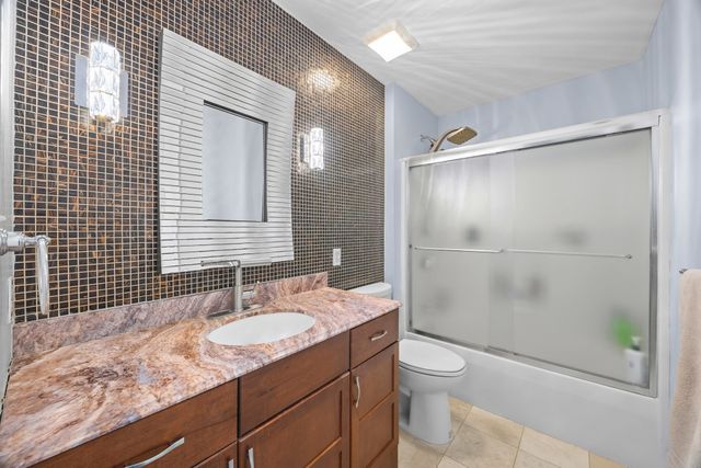 22 Faulkner Rd, Shrewsbury, MA 01545