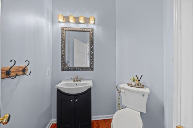 22 Faulkner Rd, Shrewsbury, MA 01545