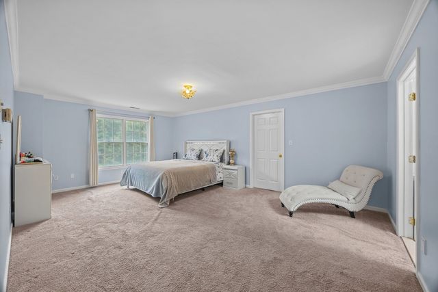 22 Faulkner Rd, Shrewsbury, MA 01545