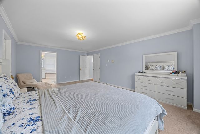 22 Faulkner Rd, Shrewsbury, MA 01545