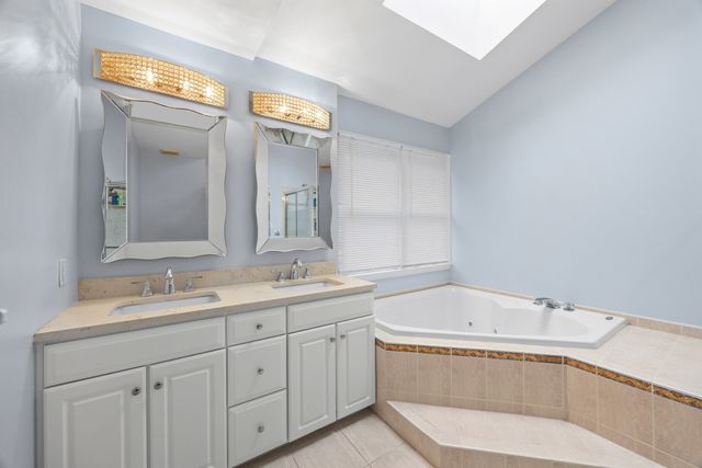 22 Faulkner Rd, Shrewsbury, MA 01545